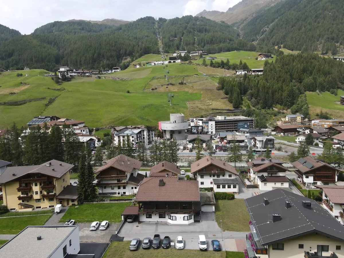 Hotel Garni Maria Theresia Sölden 3*,
